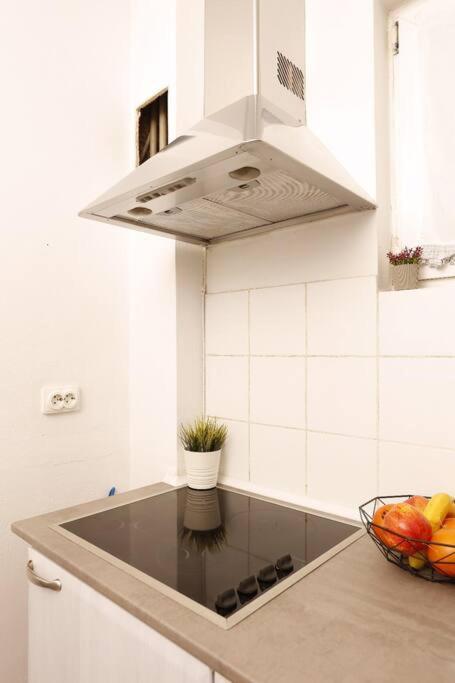 1 Bdrm Apartment In City Center Boekarest Buitenkant foto